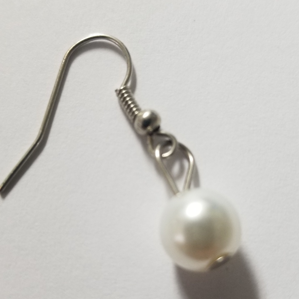 White Pearl earrings - Picture 3 of 3